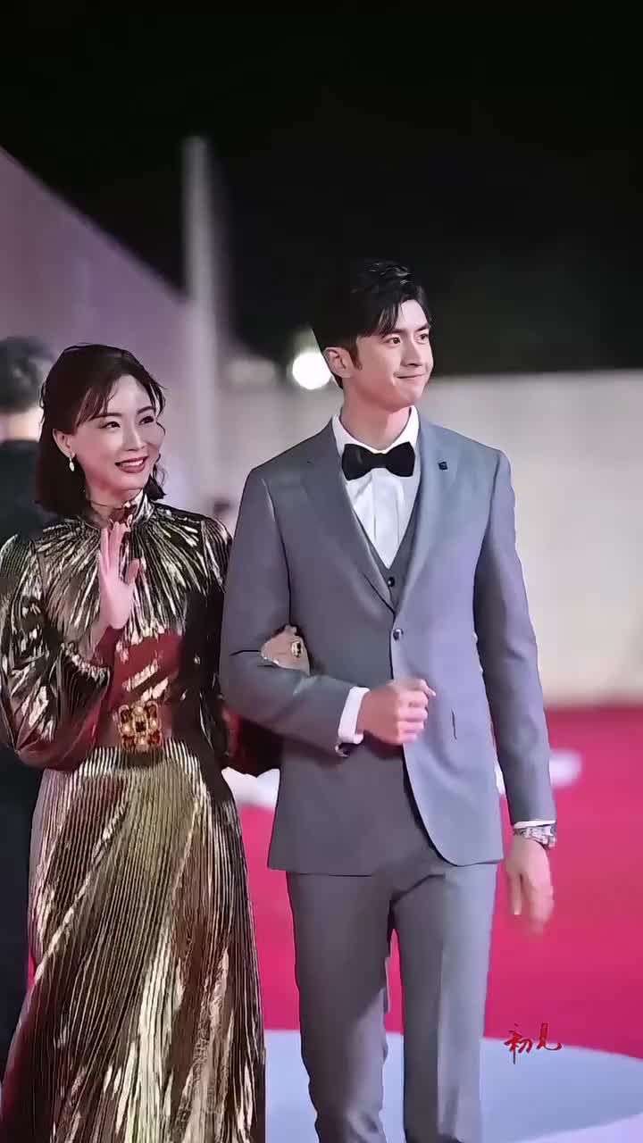 陈数张云龙携手出席活动，御姐搭配鲜肉，气场颜值双双在线