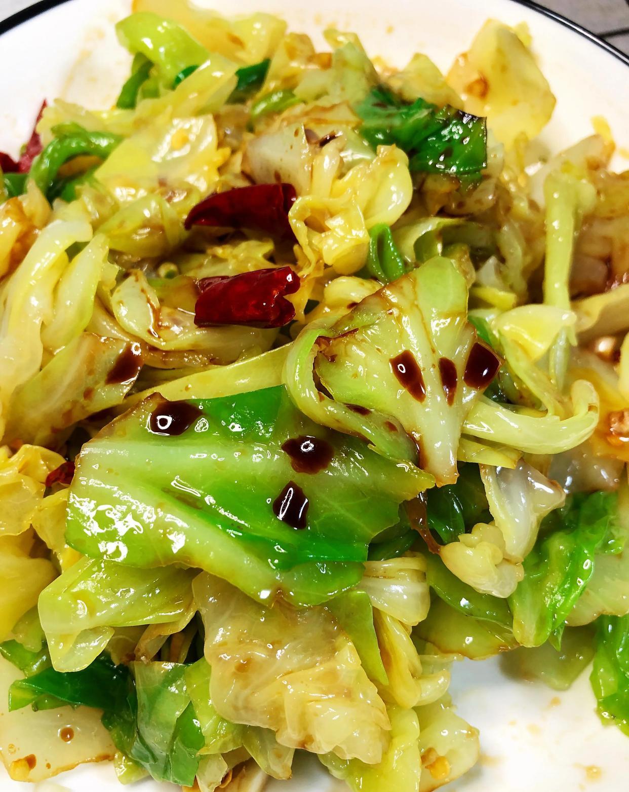 一颗包菜做仨菜,包菜卷,包菜粉,炝包菜,一家人吃得心满意足