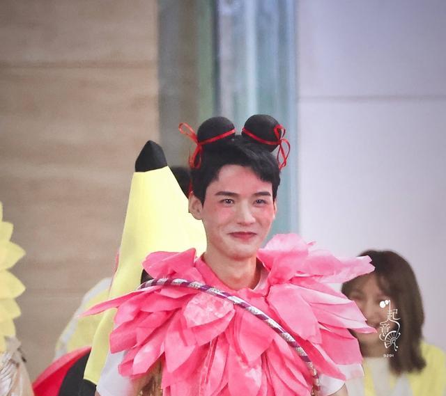 龚俊是去录百变大咖秀吗哪吒造型好魔性腮红瞩目喜感十足