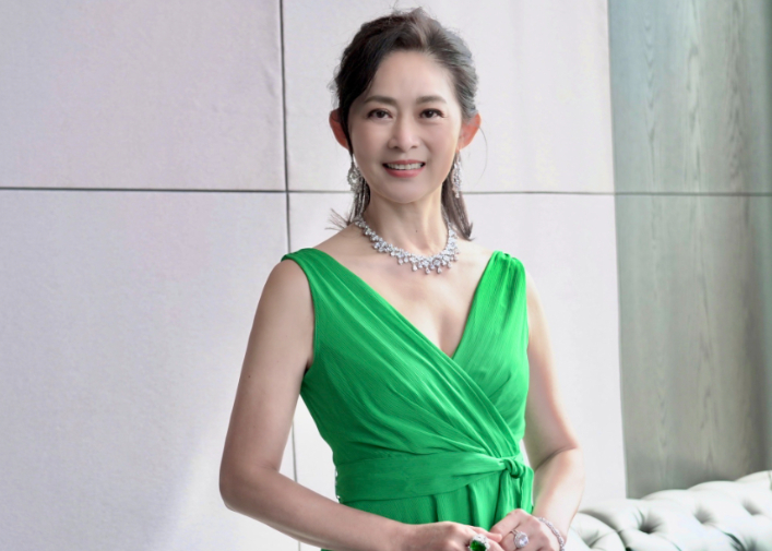 62岁刘瑞琪近况曝光，结婚23年没生育不遗憾：老公的孩子就是我的