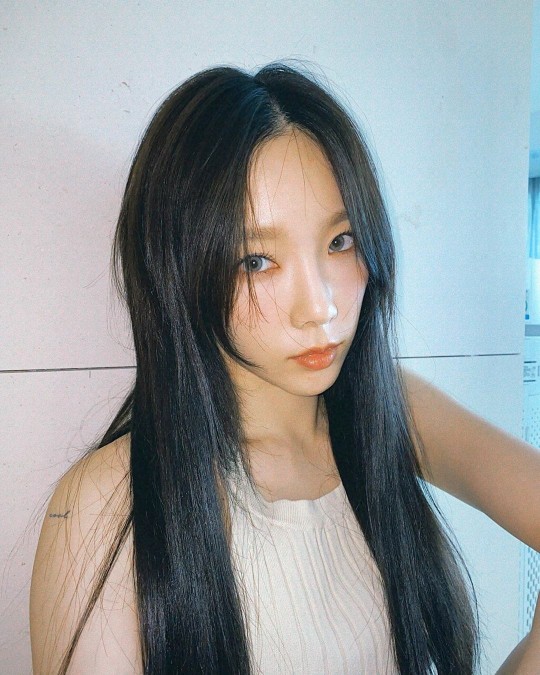 韩国女歌手泰妍sns发照展独特魅力