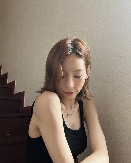 少女时代成员泰妍发照 穿无袖上装秀出纤细手臂|少女时代|性感|近照
