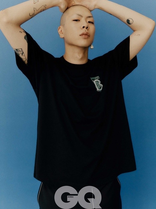 韩国歌手吴赫携手女dj peggy gou拍杂志写真