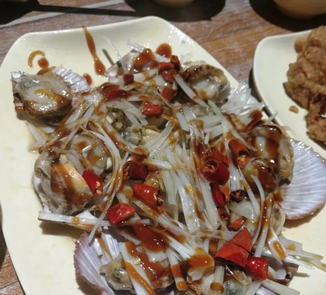 青岛最老的苍蝇小馆换新颜，菜品依然可以点半份，老味道不变