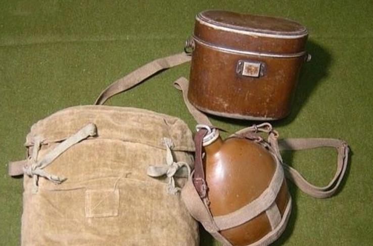 二战期间,为何日军生死格斗时都不放下背包,这个背包有啥妙用|攻击