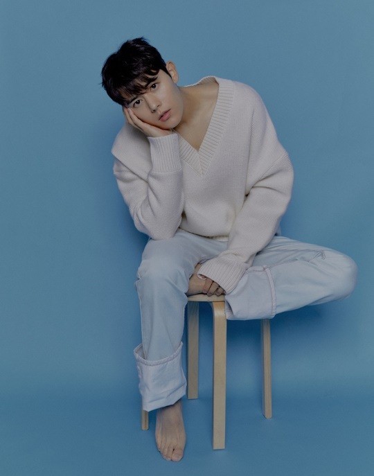 韩国艺人金桐俊拍公益活动宣传照