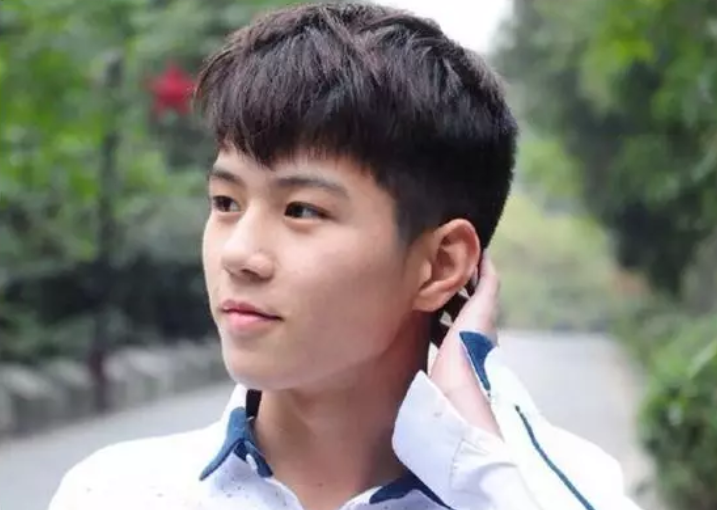 当年参加变形计,向富爸爸要钱被拉黑的吴宗宏,现在怎么样了|变形计|吴