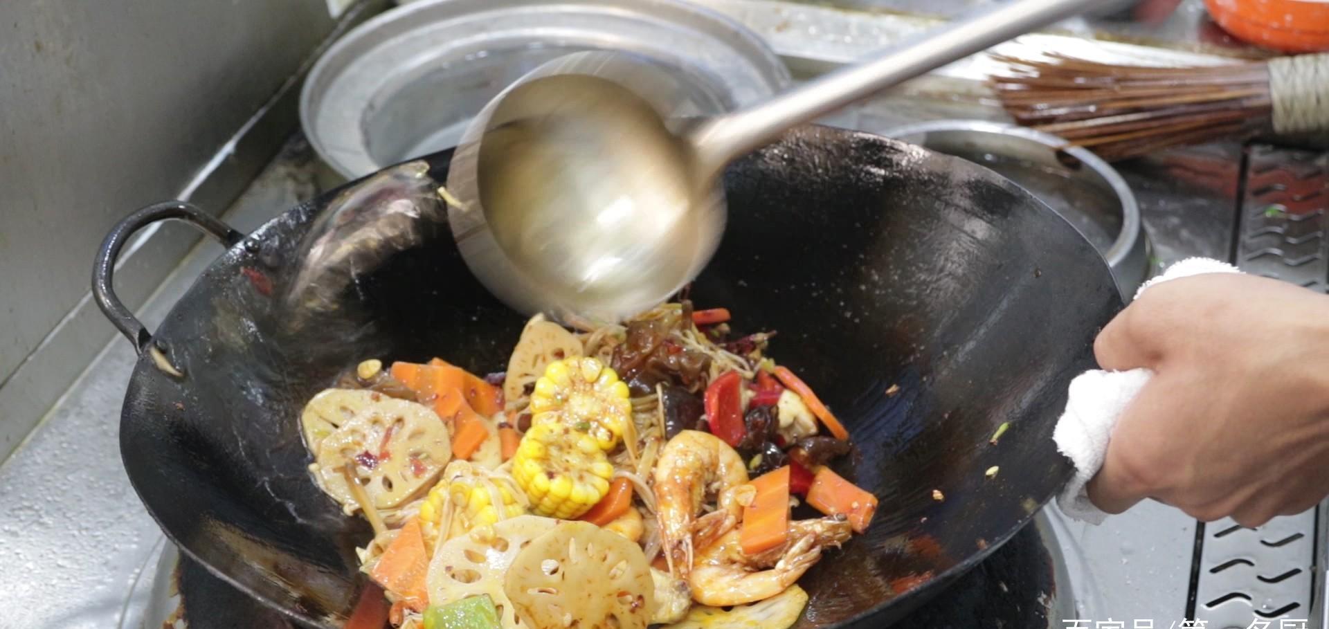 这才是麻辣香锅的家常做法荤素搭配营养高暖心又暖胃收藏了