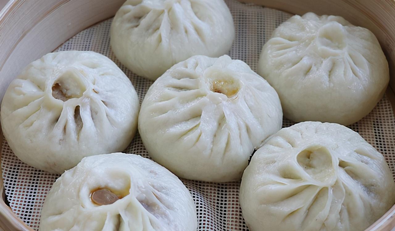 天冷早餐要吃好教你做鲜汁大肉包早餐店配方肉馅抱团又多汁