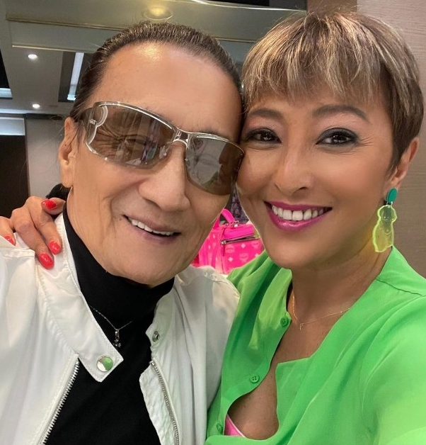 84岁谢贤罕见现身为狄波拉老公庆生身形消瘦帅气有型