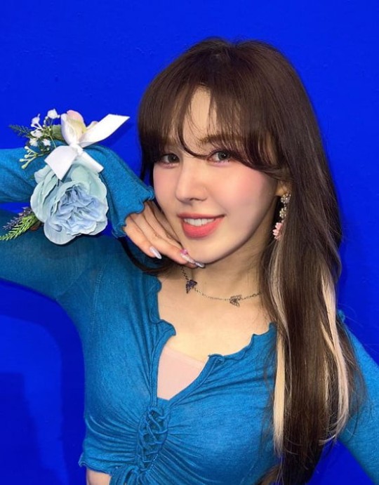 red velvet成员wendy晒自拍 挑染发色显俏皮|社交网站|近照|女团_新浪