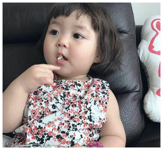 宋民国的神仙爸爸,又帅又会带娃,晚上9点前回家给仨儿子洗澡