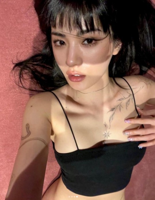 【美天棋牌】韩国女艺人NANA社交网站发近照展性感诱惑魅力