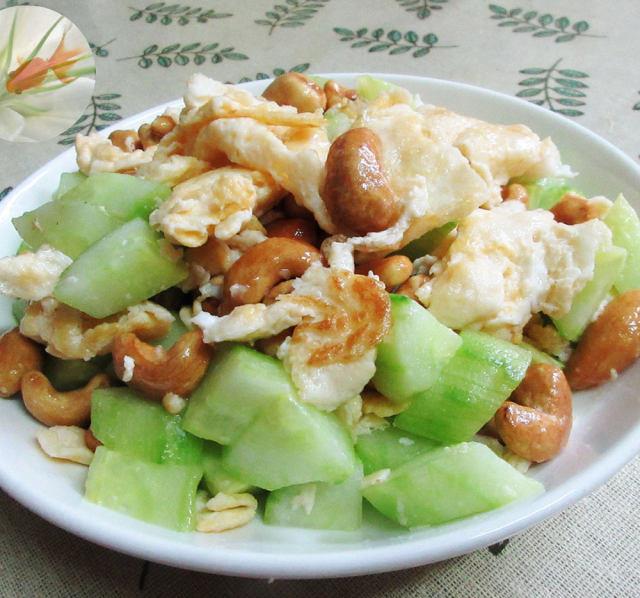 香酥腰果青瓜炒鸭蛋,营养丰富,全家都爱吃