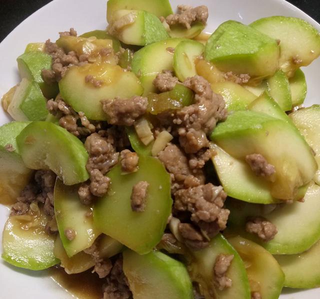 肉末炒西葫芦,简单快手方便美味|西葫芦|肉末|蒜末_新浪新闻