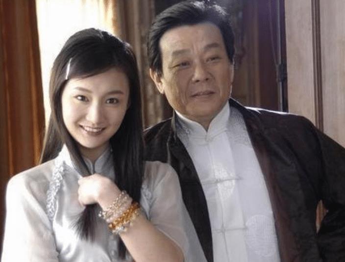 他是台湾著名演员,娶两老婆住楼上楼下,今66岁为生计坚持拍戏__财经