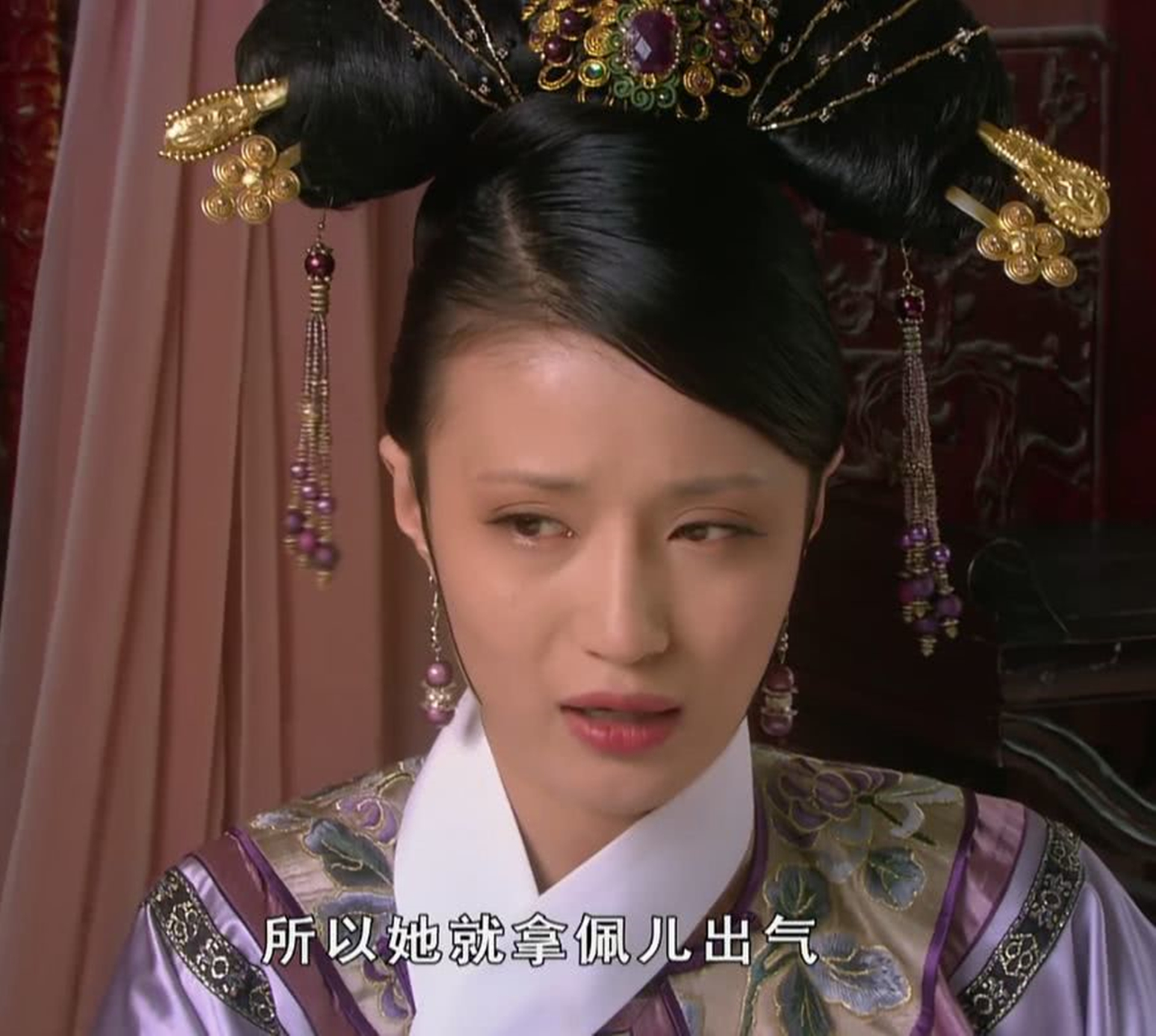 欣常在,在《甄嬛传》中是"躺赢"的妃子,因为会站队,最终跟着甄嬛一路