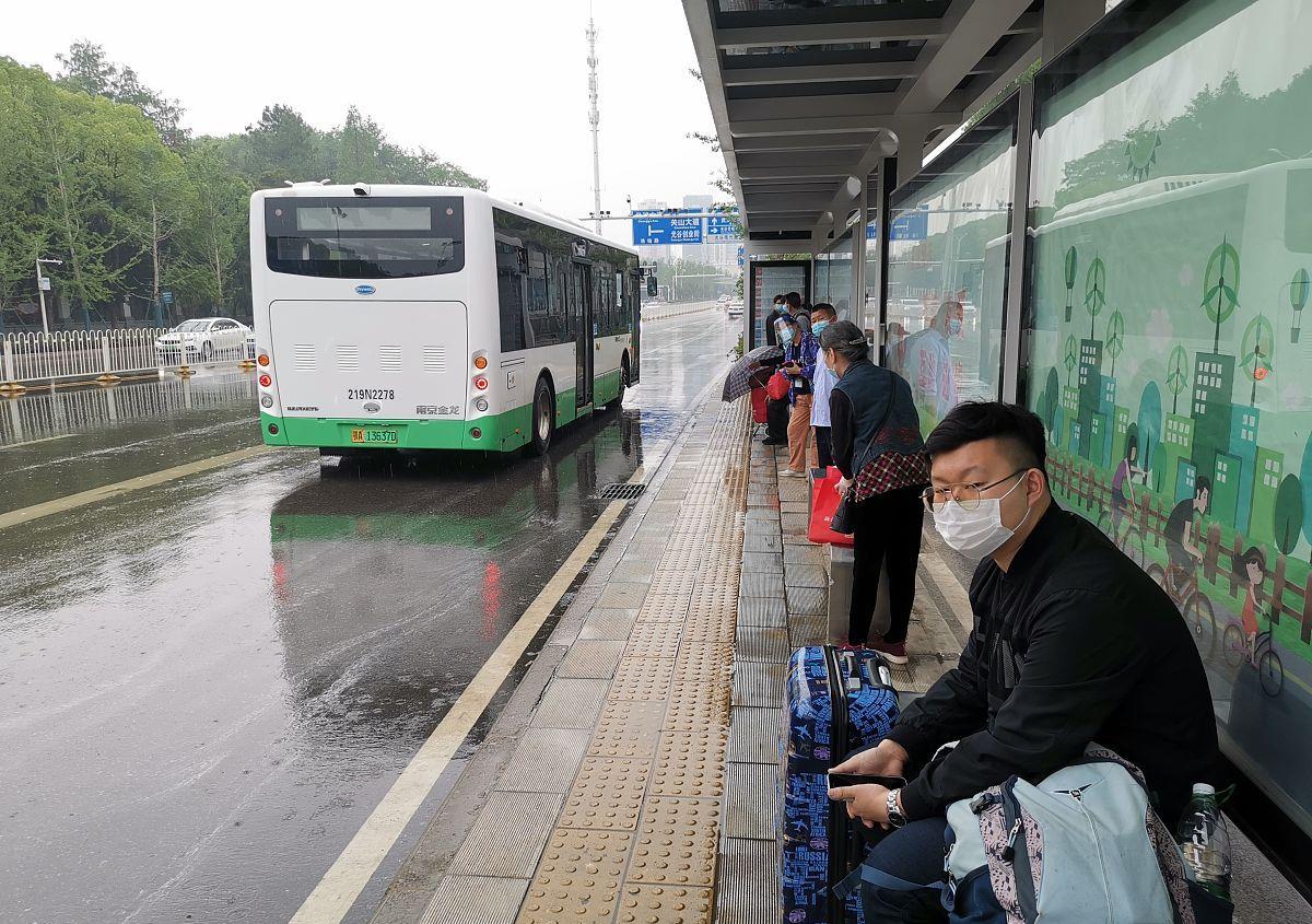 考德上面试模拟题在公共汽车上遇到甲型流感患者怎么办