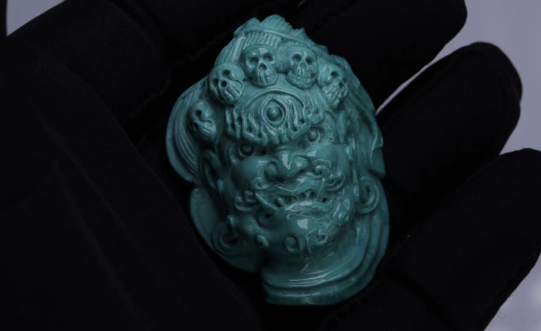 雕刻绿松石黑天挂件__财经头条