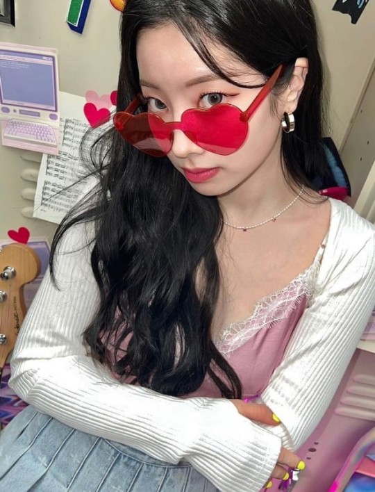 韩国女团twice成员金多贤sns发近照秀美貌