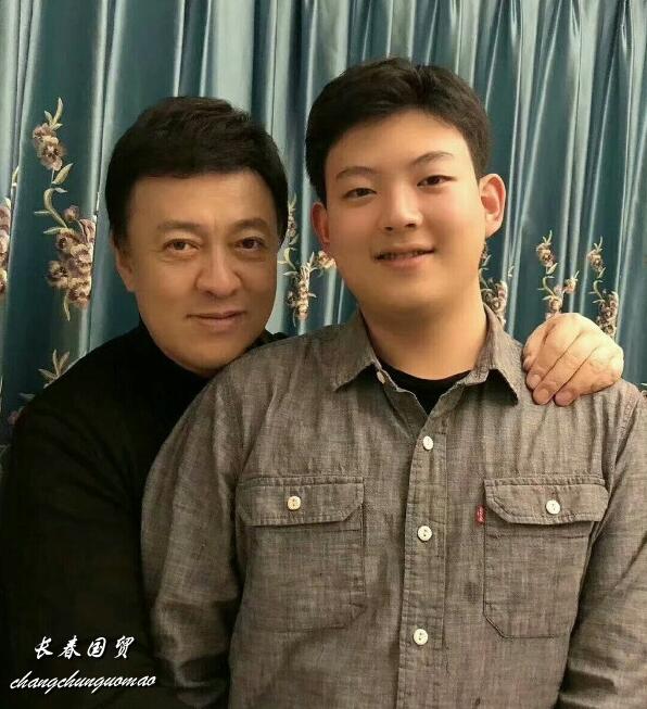 朱军18岁儿子近照曝光,阳光帅气多才多艺