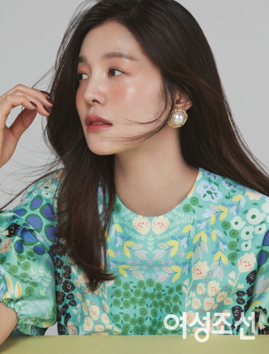 韩国女艺人金成恩最新杂志写真曝光