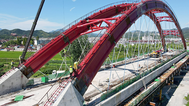 池黄铁路墩上特大桥系杆拱主体完工
