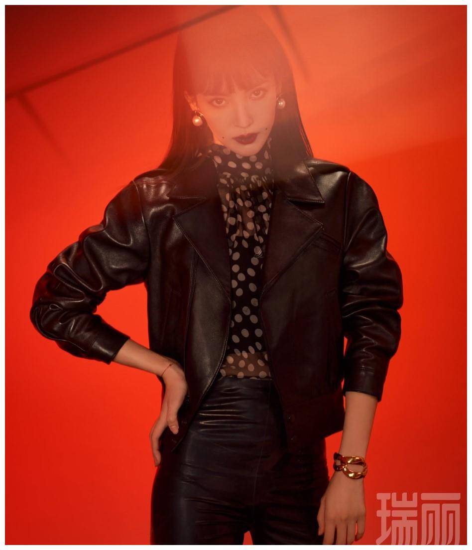 金晨最新时尚杂志照片曝光 黑色皮衣精致妆容摇滚范十足