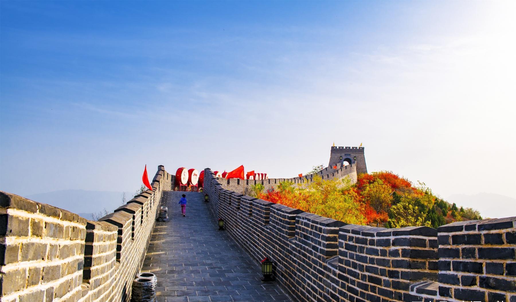 不到长城非好汉,石家庄家门口的长城,红叶秋染更巍峨