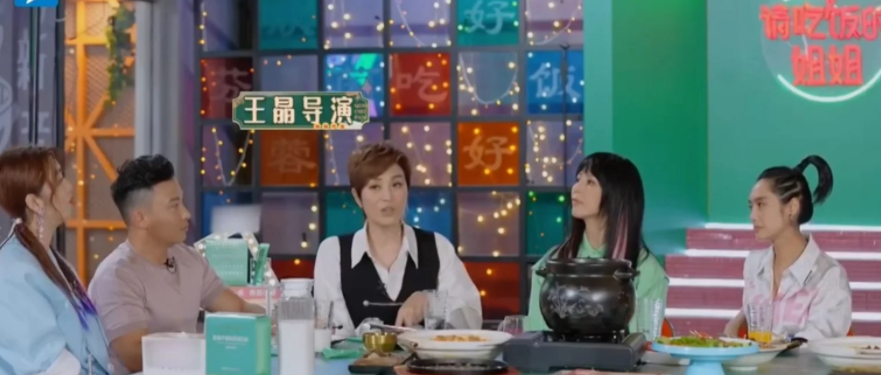 54岁陈法蓉近况曝光，一脸冻龄颜值回春，自曝视王晶为伯乐休闲区蓝鸢梦想 - Www.slyday.coM