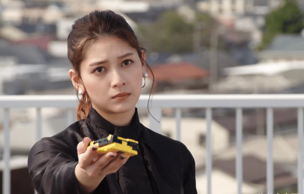 假面骑士圣刃新女配神代玲花引热议女骑预定人生赢家伦太郎