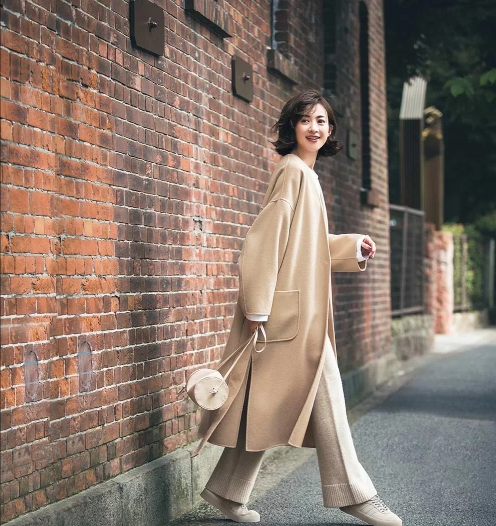 四十多岁的女人这样打扮好美真实自然不装嫩大气保暖显风度