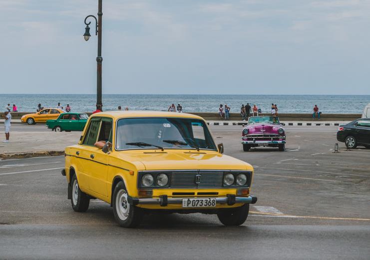 古巴不仅风光独特也有自己独特的汽车文化