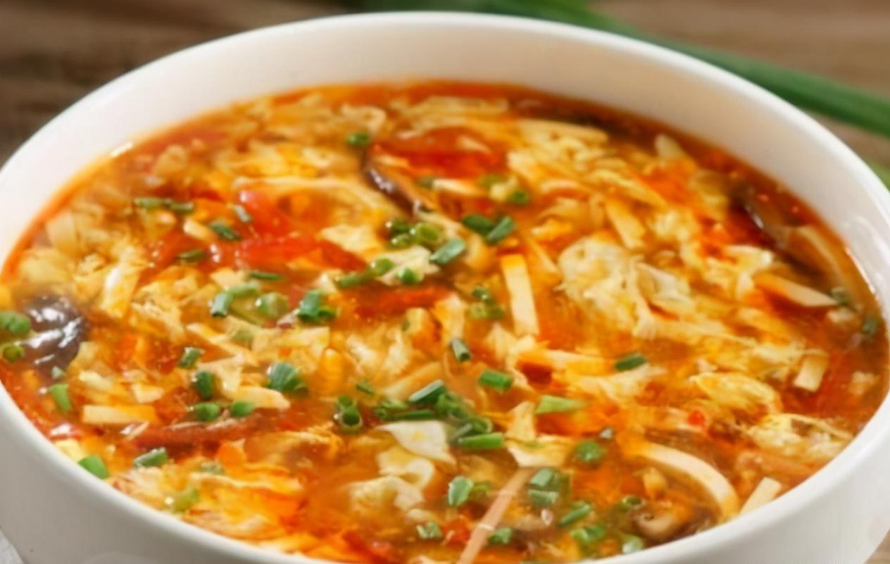 冬天喝一碗这样的酸辣汤,酸辣鲜香,暖心又暖胃,做法简单家常