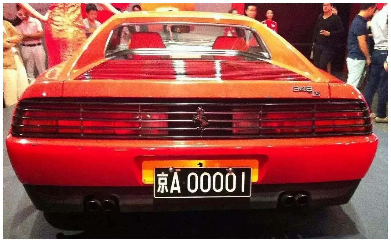 第一,京a0的车牌,因为北京是我国的政治中心,而且实行严格的车辆管控