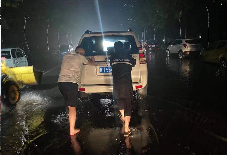 河南暴雨灾害进入第72小时后的中国人寿财险力量休闲区蓝鸢梦想 - Www.slyday.coM 河南暴雨灾害进入第72小时后的中国人寿财险力量休闲区蓝鸢梦想 - Www.slyday.coM