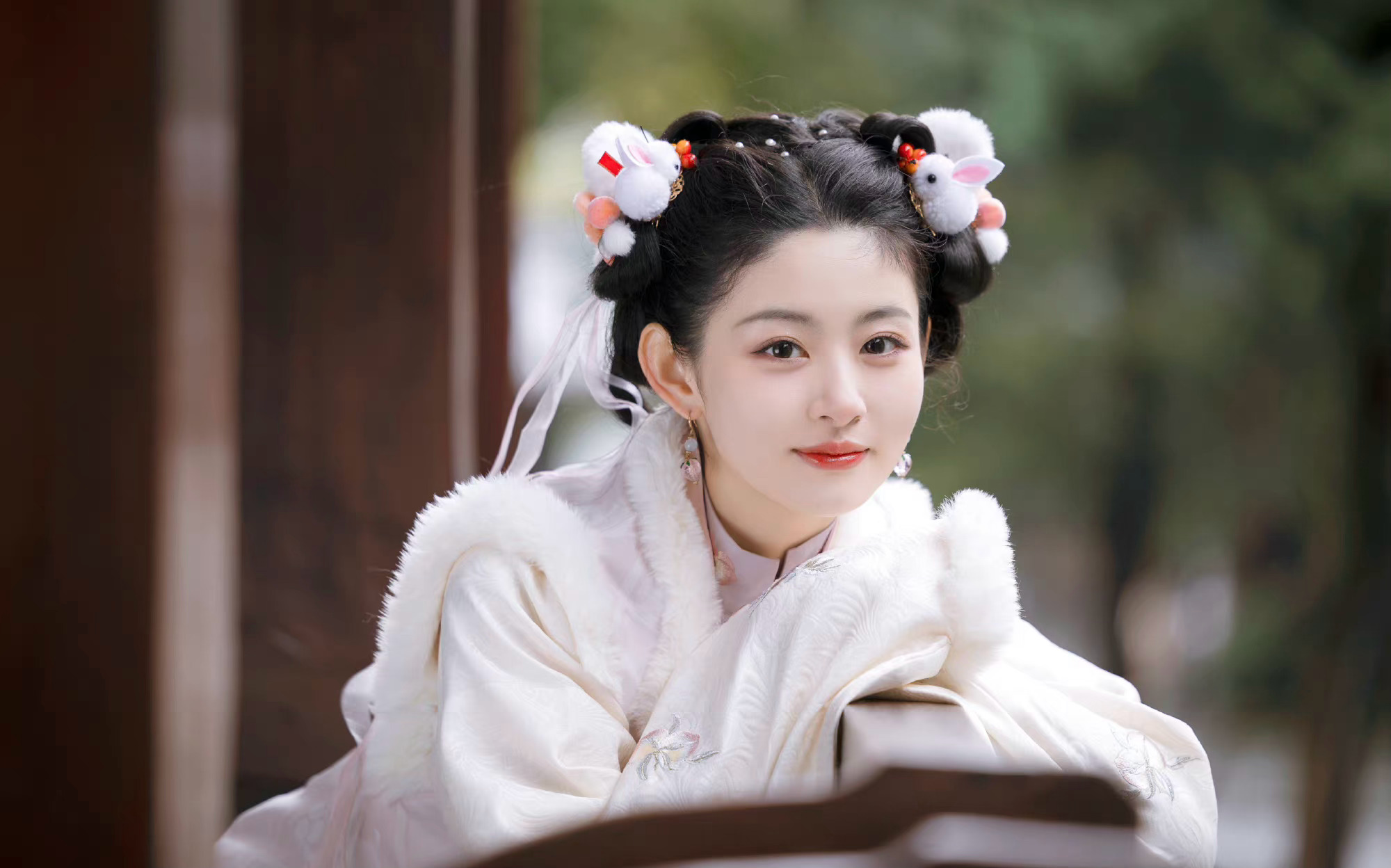 赵晴元宵节国风写真灵动甜美活泼可爱兔子花灯少女感满满