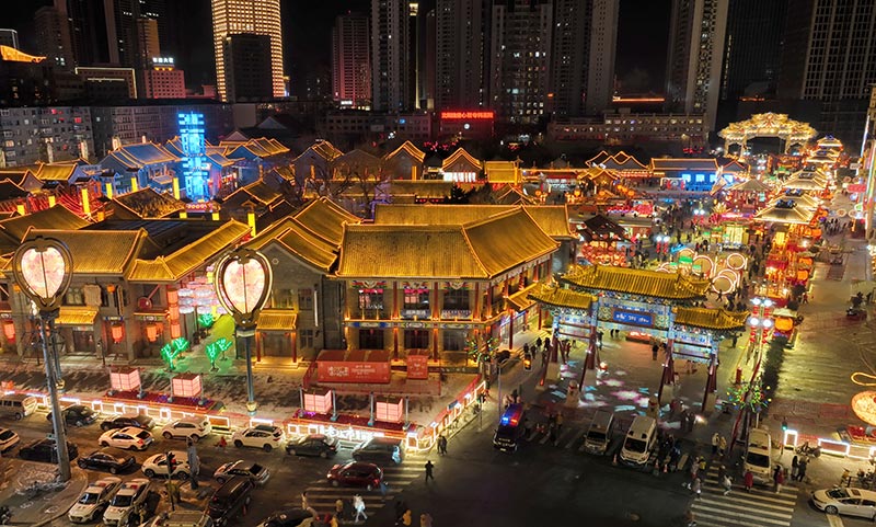 沈阳皇寺庙会年味浓北市场里过大年