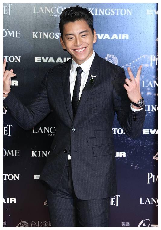 看完狼殿下大家不觉得王大陆不够帅演技还粗糙吗