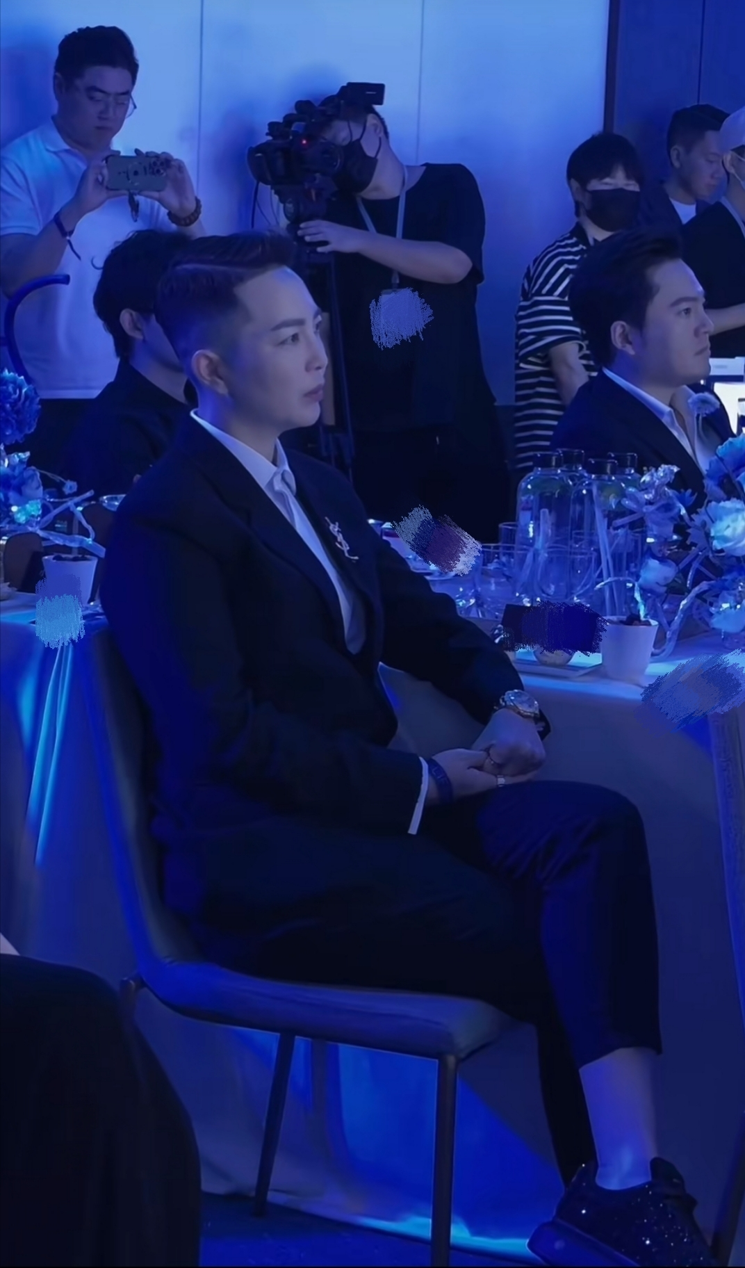 同性恋富婆开劳斯莱斯参加发布会,港星黄宗泽胡定欣惊艳助阵__财经