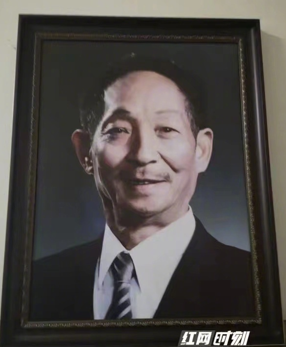 袁隆平追悼会后天举行 遗照确定 市民明天可自发前往吊唁 袁隆平追悼会后天举行 遗照确定 市民明天可自发前往吊唁