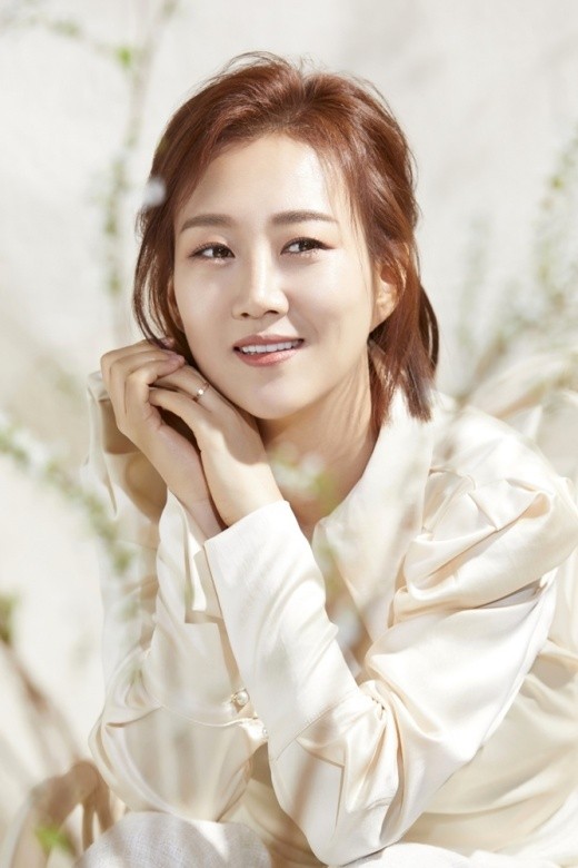 韩国女歌手张润贞为社会弱势群体捐献1亿韩元