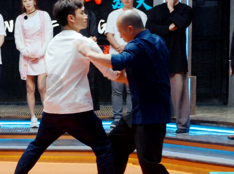 姐姐妹妹的武馆没有剧本的以武会友咏春拳让人大开眼界