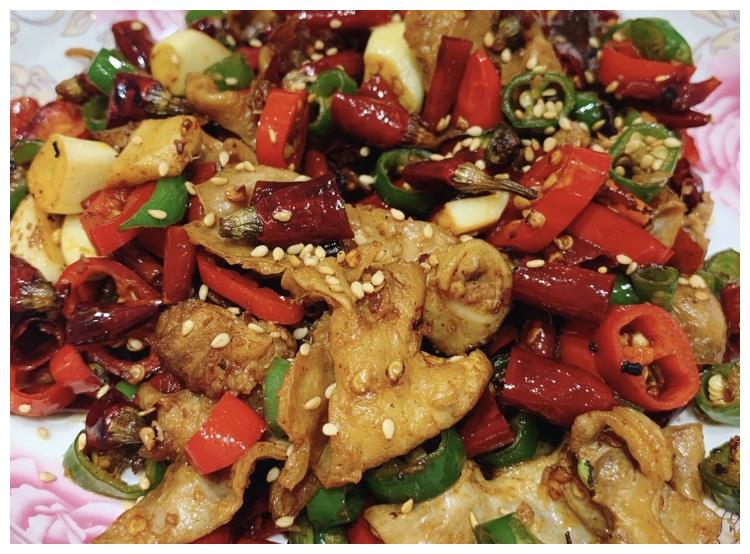 好吃的干煸肥肠,洗法有技巧,做法有讲究餐饮的艺术家 2020-06-22 22