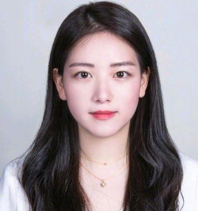 女生拍证件照时记住这4个小心机你也能拍出女神照