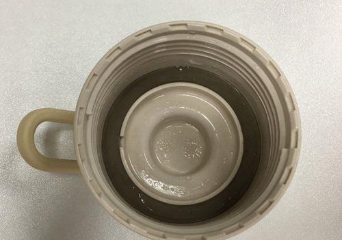 水杯明明拧紧了 为什么还会漏水 十有八九是它出问题了