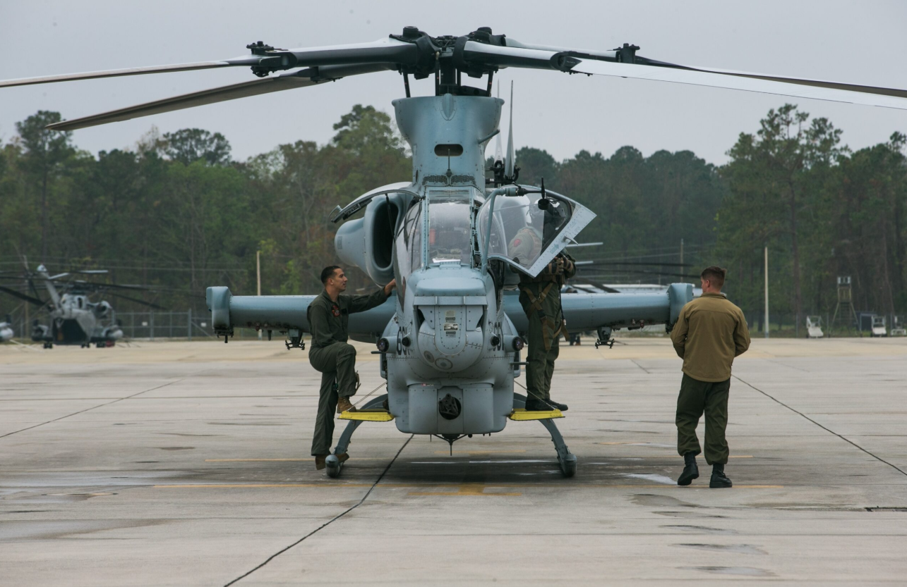 在合同规划之下,贝尔公司将为捷克生产和交付8架uh-1y型直升机和4架ah