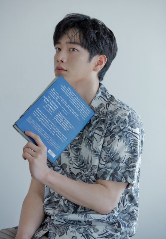 韩国艺人徐康俊拍代言品牌最新宣传照