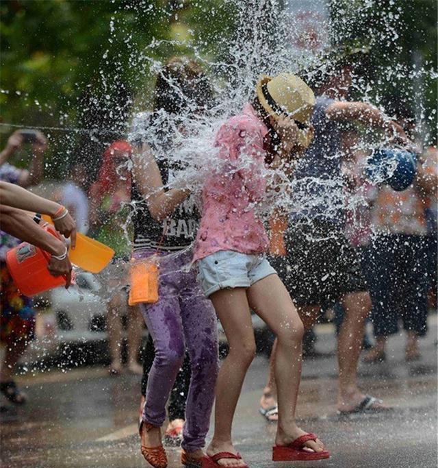 一个慵懒而贫穷的国度,却吸引全世界的目光,成为东南亚旅游热点