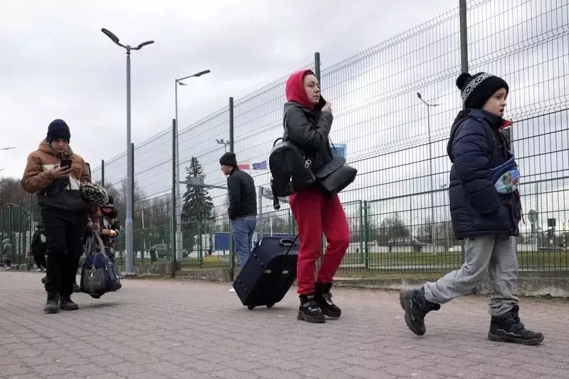 俄国进军乌克兰 成千上万乌克兰人涌入波兰等北约邻国休闲区蓝鸢梦想 - Www.slyday.coM